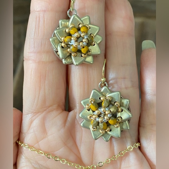 Handmade Gold Flower Sunflower Czech Glass Bead Necklace & Earrings Set - Picture 2 of 8